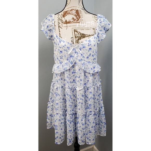 Altar'd State Dresses & Skirts - Altar'd State Tiered Mini Dress Womens Large Multi Floral Cap Sleeve Sweetheart